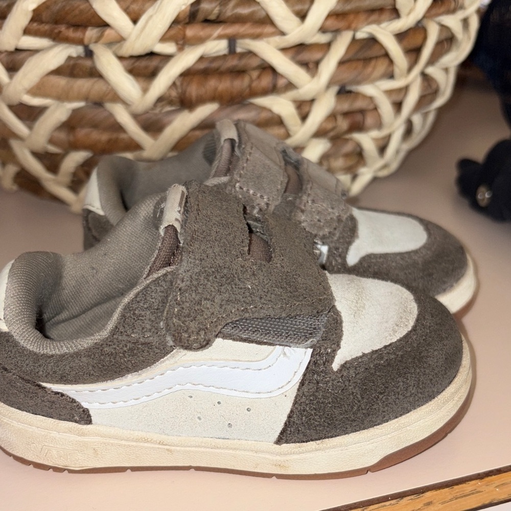 Vans Toddler Suede Sneakers in Tan/Grey and Cream